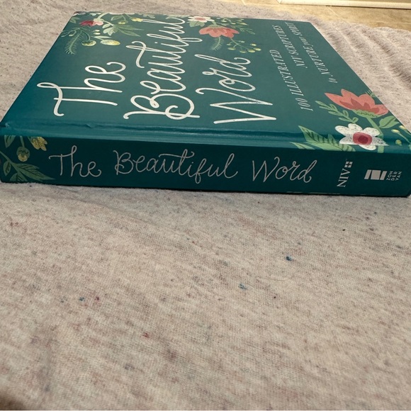 “The Beautiful World” 100 illustrated NIV scriptures to nurture your spirit - Picture 3 of 3